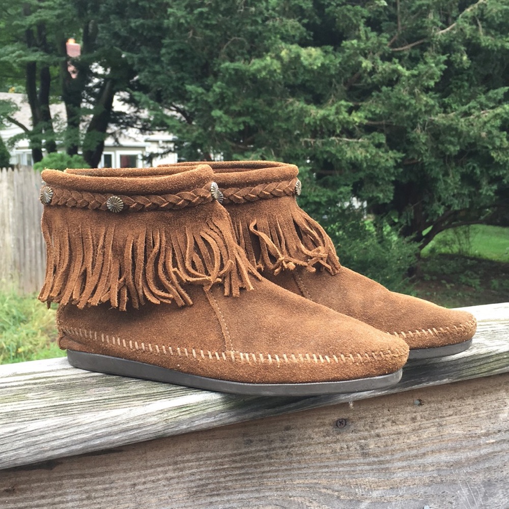 Minnetonka Fringe Zip Back Booties